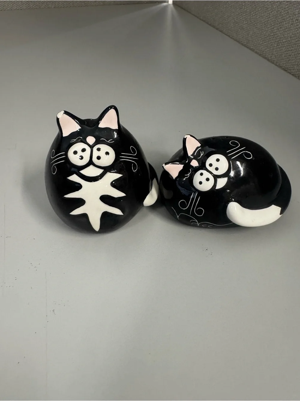 Black & White Ceramic Cat Salt & Pepper Shakers